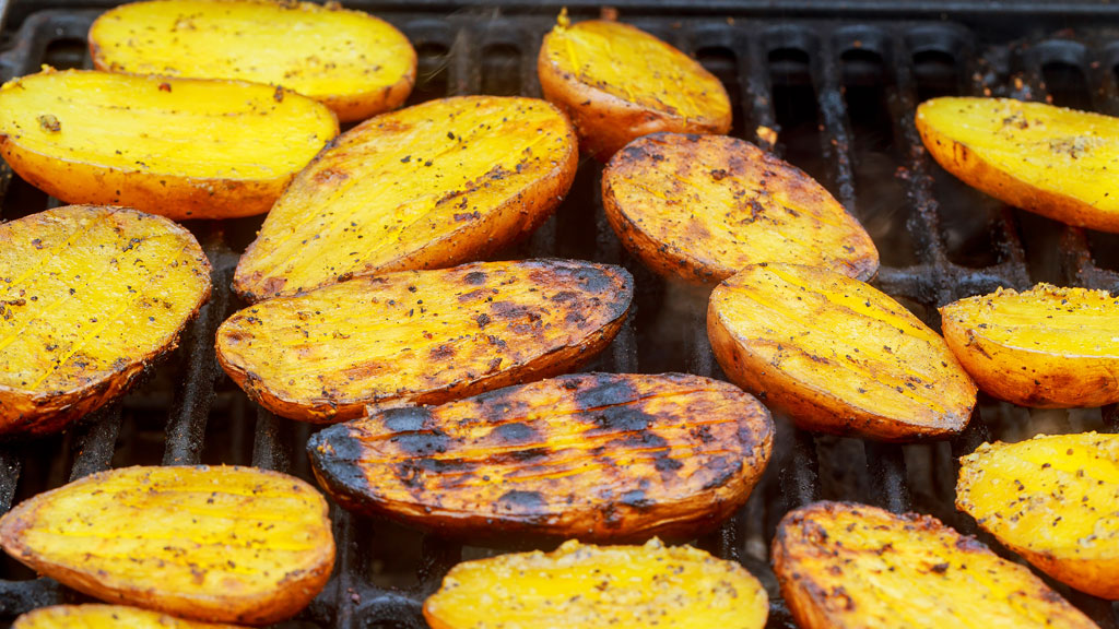 Kartoffeln auf dem Grill