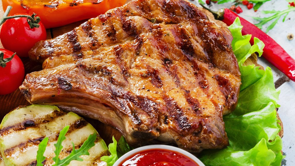 Grillkotelett mit Beilage