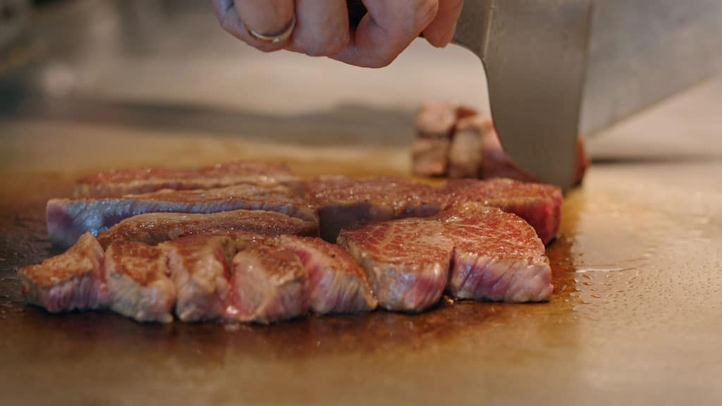 Depositphotos_237300556_XL_1024 Fleisch auf der Grillplatte