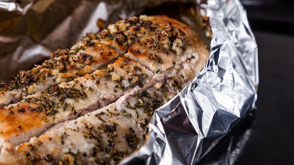 Grillfleisch mit Alufolie warmhalten